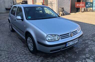 Хэтчбек Volkswagen Golf 2002 в 