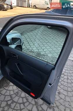Хэтчбек Volkswagen Golf 2002 в 