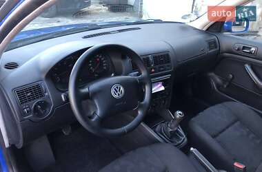 Хэтчбек Volkswagen Golf 1999 в 