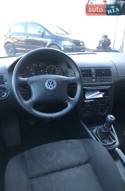 Хэтчбек Volkswagen Golf 1999 в 
