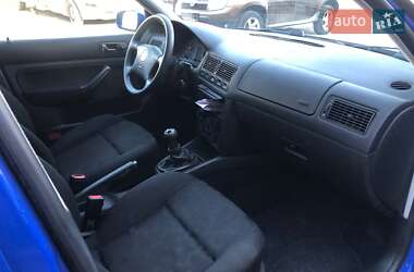 Хэтчбек Volkswagen Golf 1999 в 