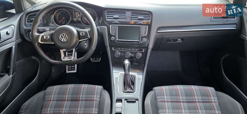 Хэтчбек Volkswagen Golf 2013 в Киеве