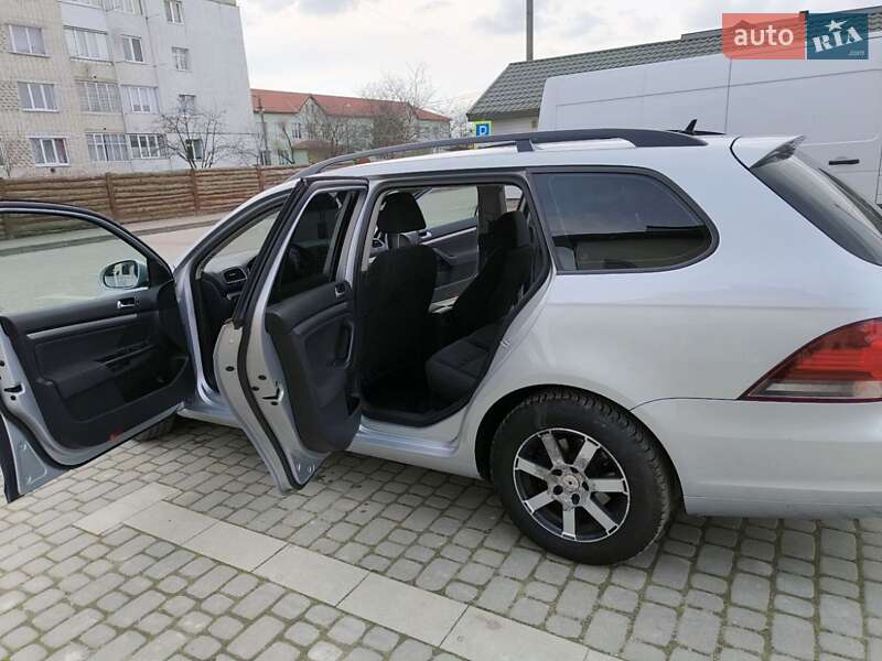 Универсал Volkswagen Golf 2012 в Львове