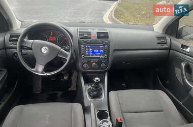 Хетчбек Volkswagen Golf 2008 в 