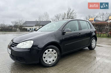 Хэтчбек Volkswagen Golf 2005 в 