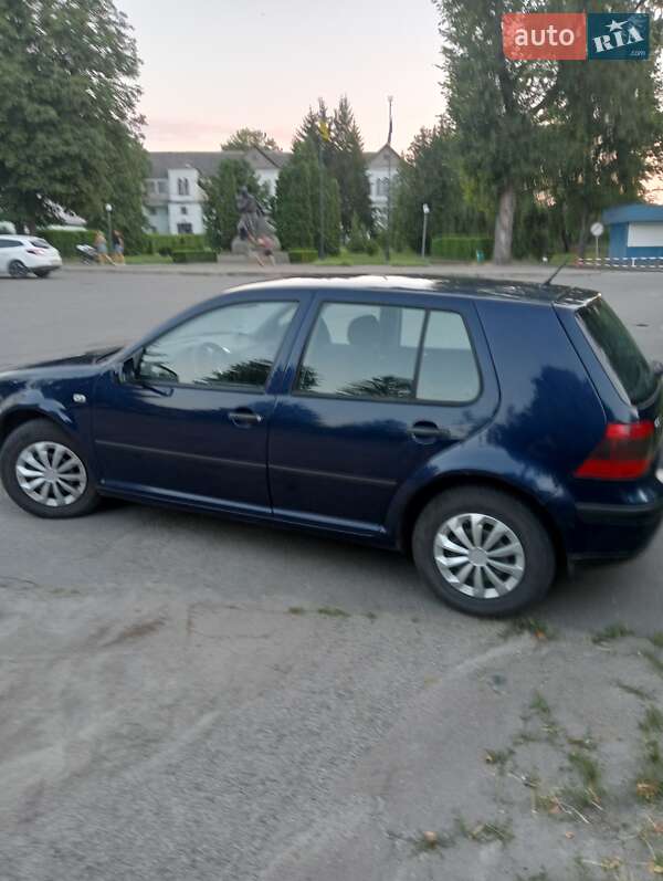 Хэтчбек Volkswagen Golf 2002 в Корсуне-Шевченковском