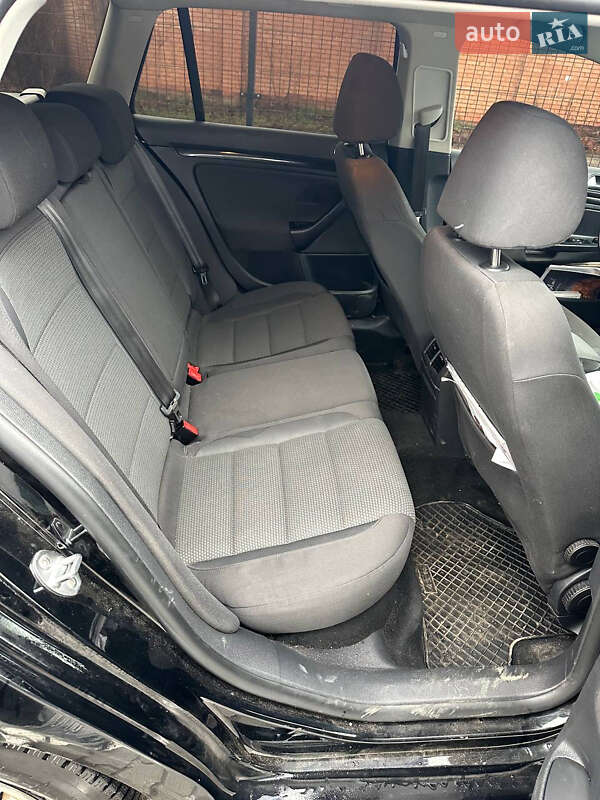 Універсал Volkswagen Golf 2010 в Луцьку