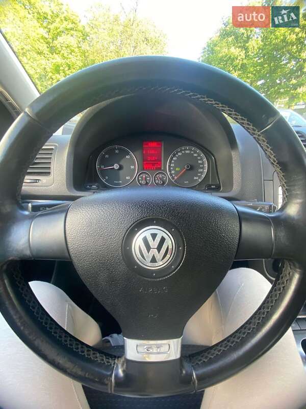 Хетчбек Volkswagen Golf 2008 в Ужгороді