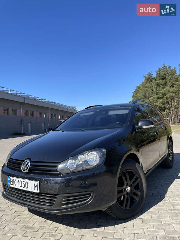 Универсал Volkswagen Golf 2011 в Костополе