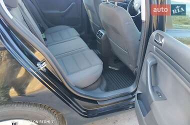 Хэтчбек Volkswagen Golf 2005 в 
