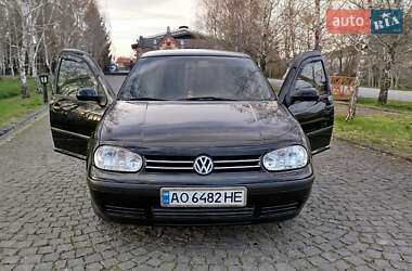 Хетчбек Volkswagen Golf 2001 в 
