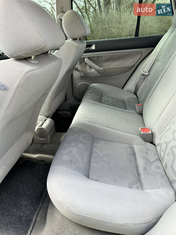 Хетчбек Volkswagen Golf 2000 в Тернополі