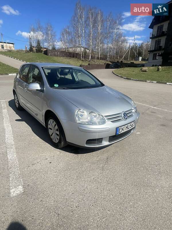 Хетчбек Volkswagen Golf 2006 в Рівному