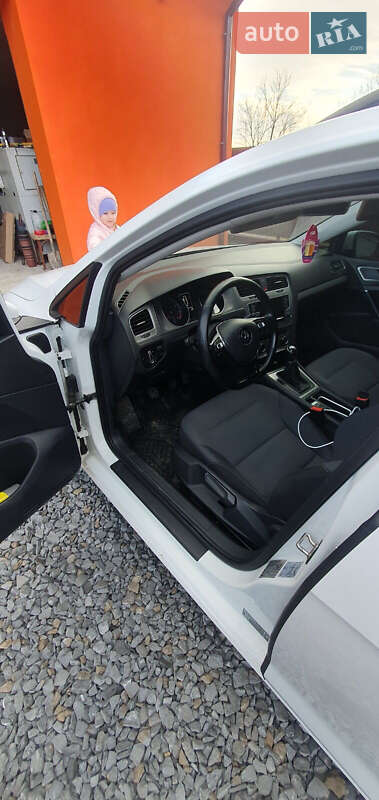 Универсал Volkswagen Golf 2015 в Стрые