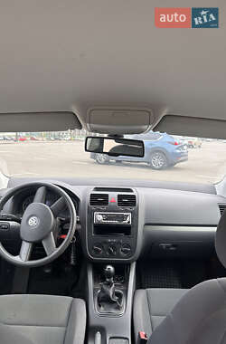 Хэтчбек Volkswagen Golf 2004 в 