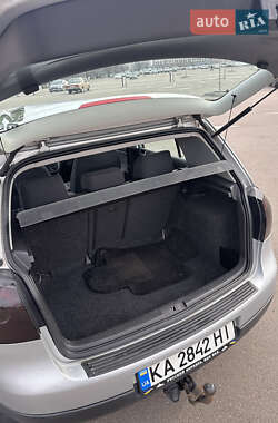Хэтчбек Volkswagen Golf 2004 в 