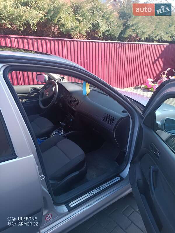 Хэтчбек Volkswagen Golf 2000 в Сторожинце