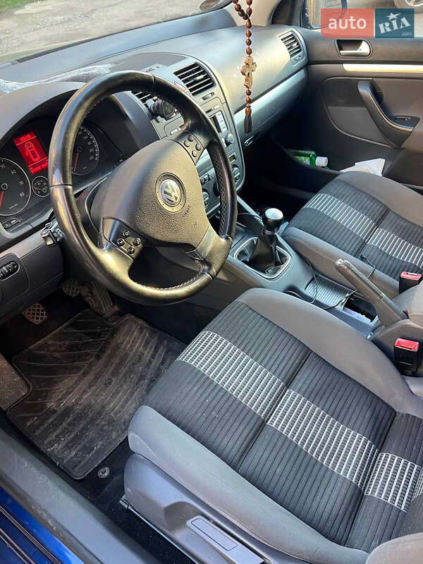 Хэтчбек Volkswagen Golf 2008 в Луцке
