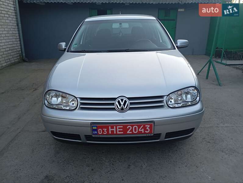 Хэтчбек Volkswagen Golf 2002 в Луцке