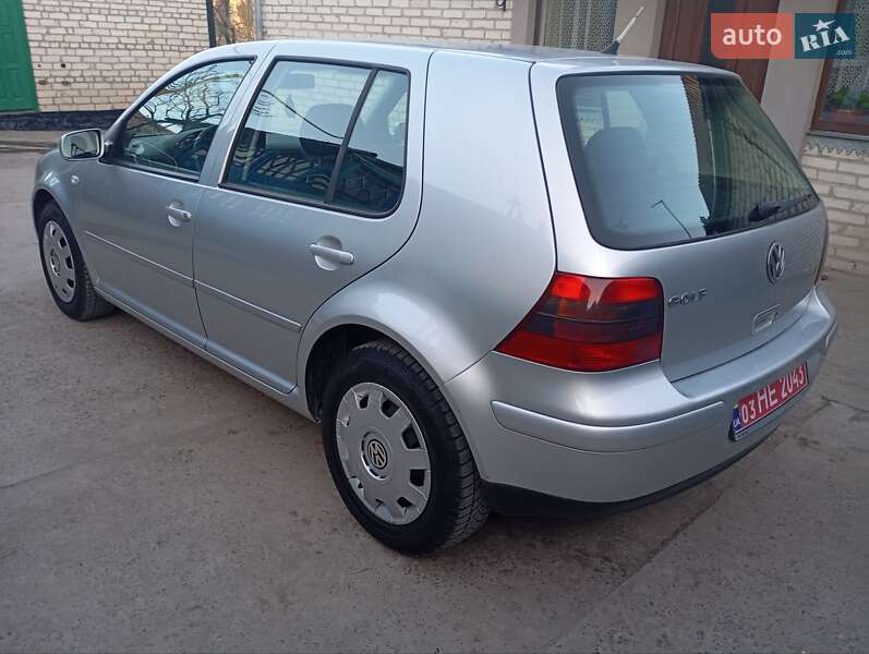 Хэтчбек Volkswagen Golf 2002 в Луцке