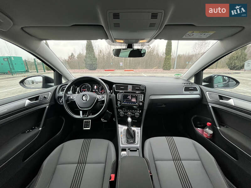 Универсал Volkswagen Golf 2017 в Житомире
