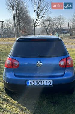 Хэтчбек Volkswagen Golf 2005 в 