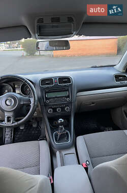 Універсал Volkswagen Golf 2010 в 