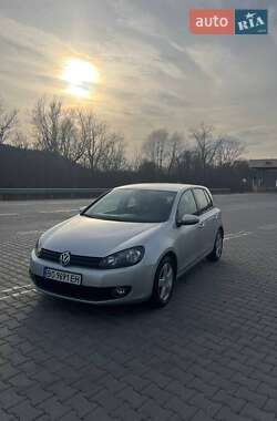 Хэтчбек Volkswagen Golf 2010 в 