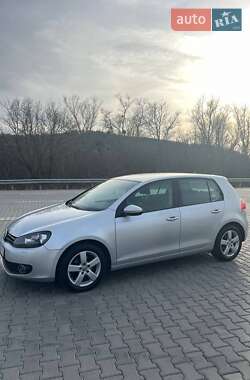 Хэтчбек Volkswagen Golf 2010 в 
