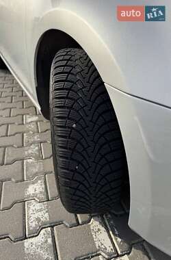 Хэтчбек Volkswagen Golf 2010 в 