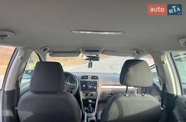 Хэтчбек Volkswagen Golf 2010 в 