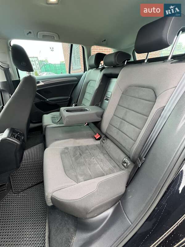 Универсал Volkswagen Golf 2018 в Львове