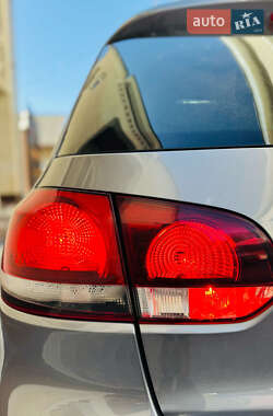 Хэтчбек Volkswagen Golf 2009 в 