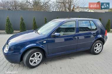 Хетчбек Volkswagen Golf 2003 в 