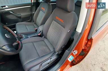 Хэтчбек Volkswagen Golf 2006 в 
