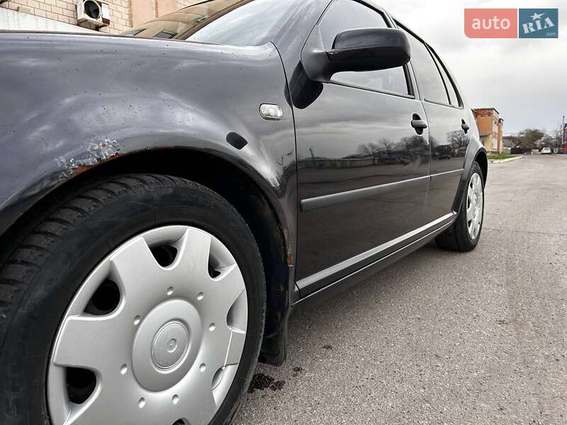 Хэтчбек Volkswagen Golf 2001 в Полтаве