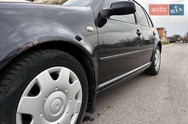 Хэтчбек Volkswagen Golf 2001 в 
