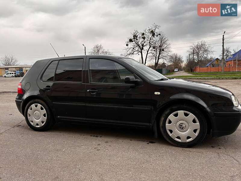 Хэтчбек Volkswagen Golf 2001 в Полтаве