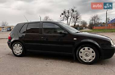 Хэтчбек Volkswagen Golf 2001 в 