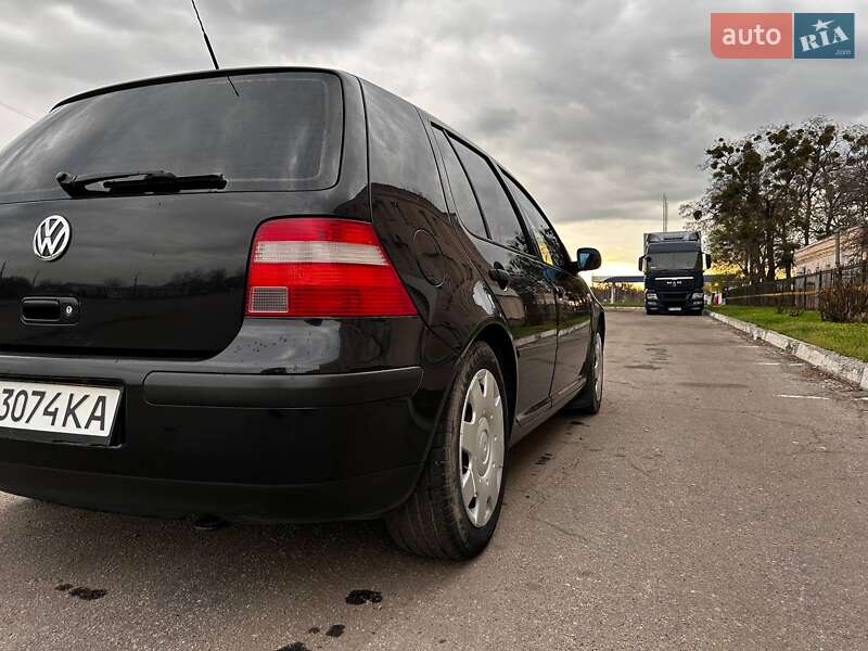 Хэтчбек Volkswagen Golf 2001 в Полтаве