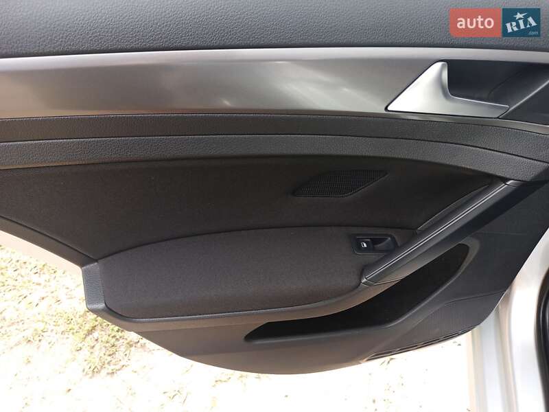 Універсал Volkswagen Golf 2014 в Богодухіву