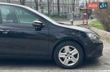 Хэтчбек Volkswagen Golf 2010 в 