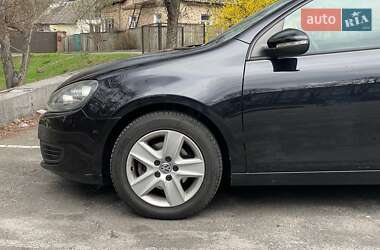 Хэтчбек Volkswagen Golf 2010 в 