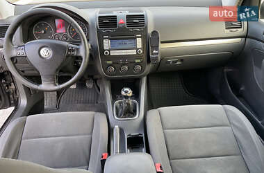 Хэтчбек Volkswagen Golf 2006 в 