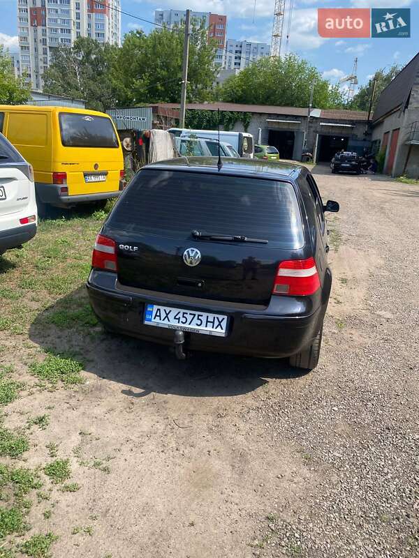 Хэтчбек Volkswagen Golf 2003 в 
