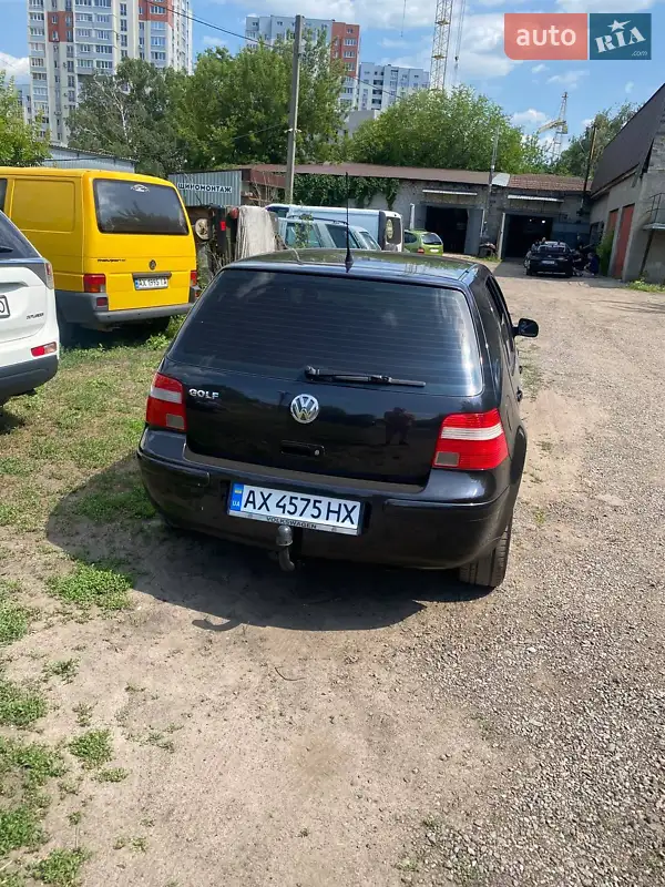 Хэтчбек Volkswagen Golf 2003 в 