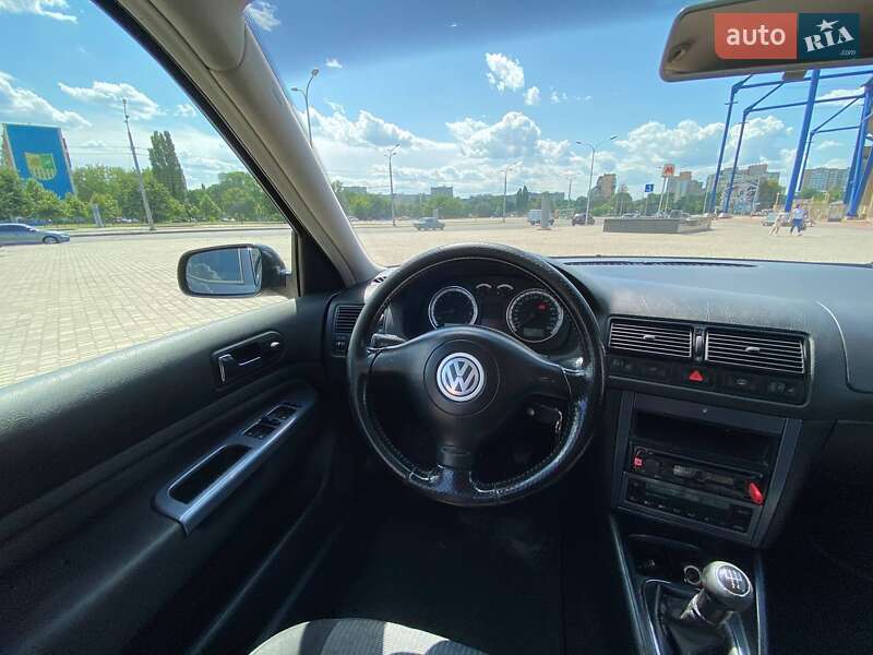 Хетчбек Volkswagen Golf 2003 в Києві