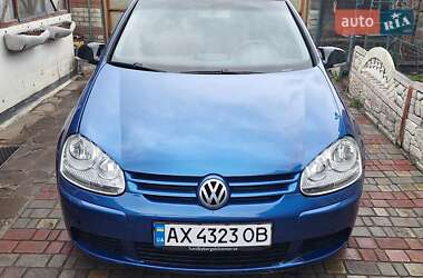 Хэтчбек Volkswagen Golf 2003 в 