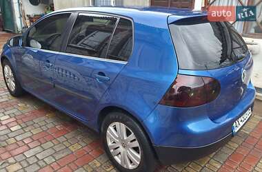 Хэтчбек Volkswagen Golf 2003 в 
