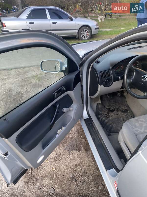 Хетчбек Volkswagen Golf 1999 в Черкасах